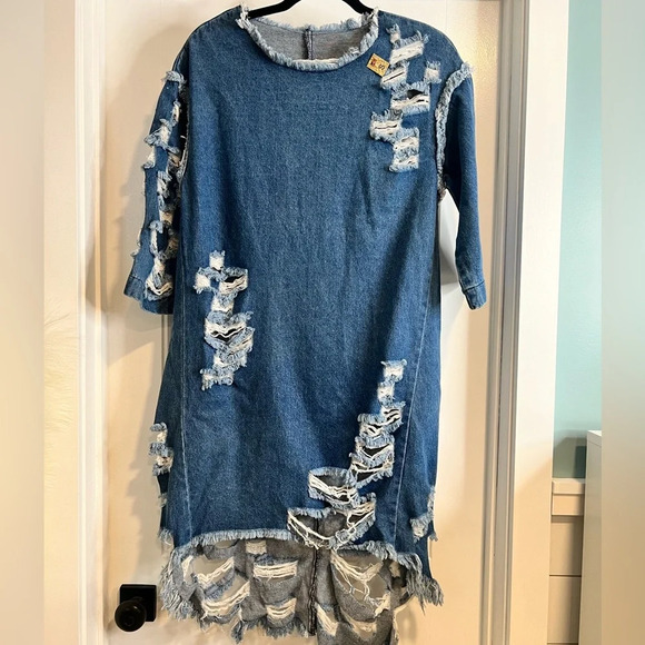 Vibrant MIU Distressed Denim 3/4 Sleeve High Low Dress.‎ Size Small. NWT. - Picture 4 of 12